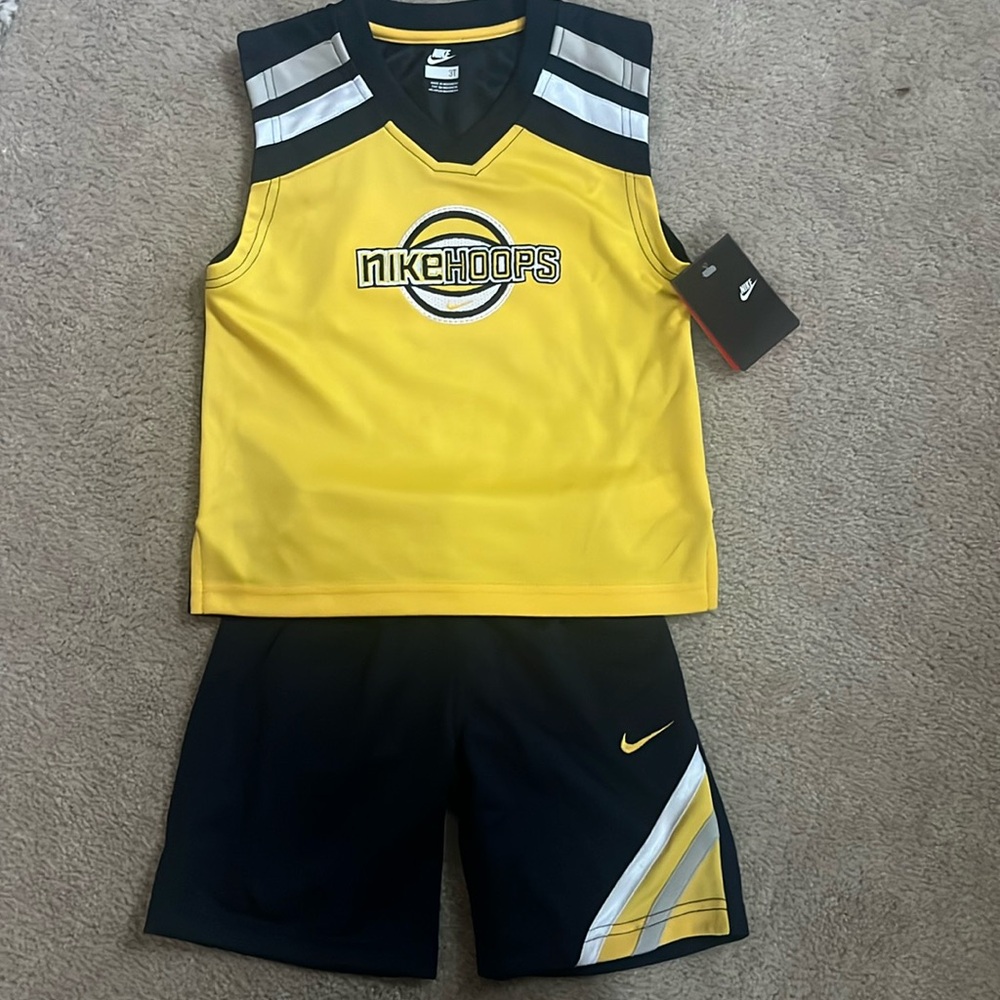 Boy’s 2-Pc Nike Hoops set
